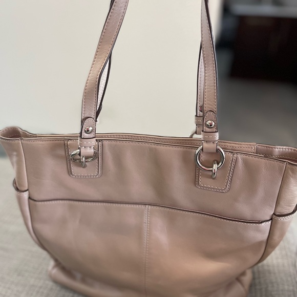 Coach Handbag - Picture 3 of 10